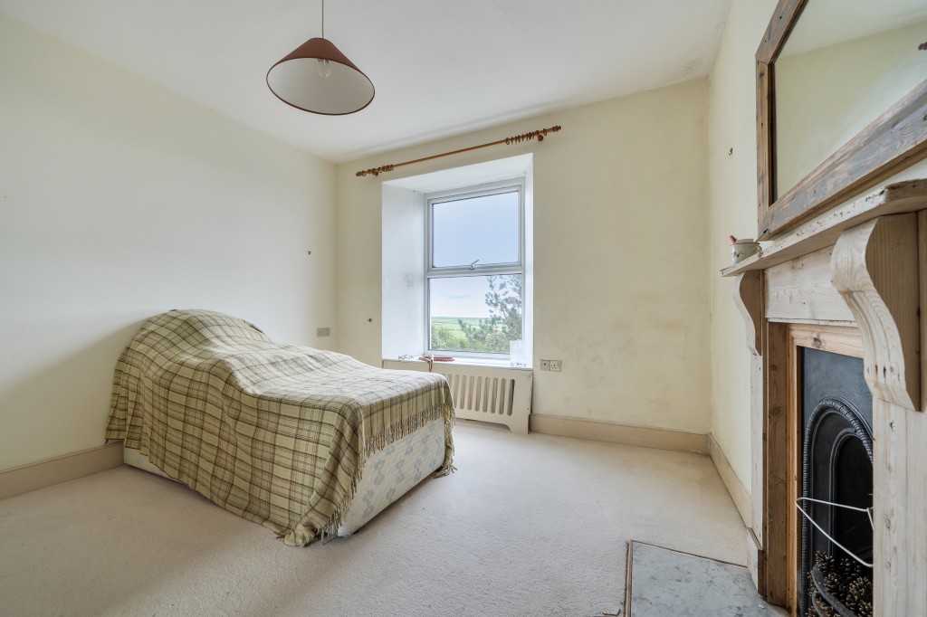 Lot: 47812 - FORMER CAPTAINS HOUSE PLUS THREE-BEDROOM BUNGALOW SET IN OVER 8.5 ACRES OF LAND WITH COUNTRYSIDE AND SEA VIEWS - Bedroom two with en-suite room off